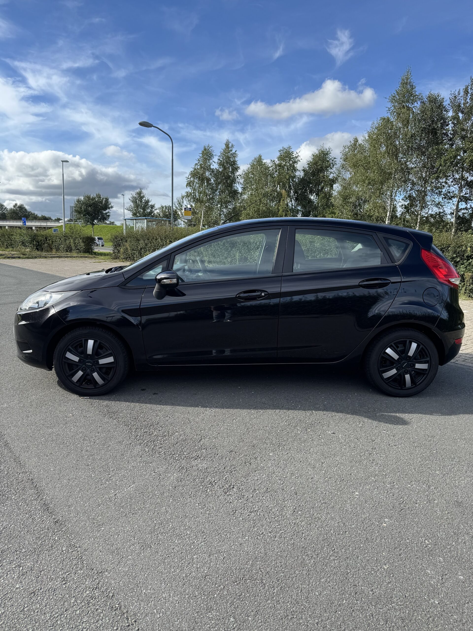 Ford Fiesta 1.25 Limited – 2010 – NAP – Dealer/vakgarage onderhouden nieuwe distributie riem. Nieuwe apk - Afbeelding 4
